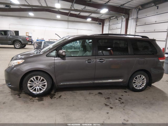 46289496 :رقم المزاد ، 5TDYK3DCXDS334073 vin ، 2013 Toyota Sienna Xle V6 8 Passenger مزاد بيع