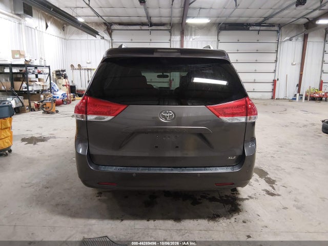 46289496 :رقم المزاد ، 5TDYK3DCXDS334073 vin ، 2013 Toyota Sienna Xle V6 8 Passenger مزاد بيع