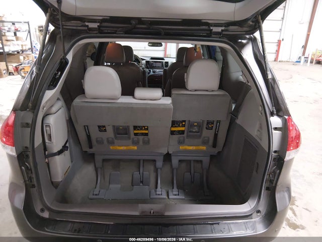 46289496 :رقم المزاد ، 5TDYK3DCXDS334073 vin ، 2013 Toyota Sienna Xle V6 8 Passenger مزاد بيع