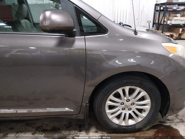 46289496 :رقم المزاد ، 5TDYK3DCXDS334073 vin ، 2013 Toyota Sienna Xle V6 8 Passenger مزاد بيع