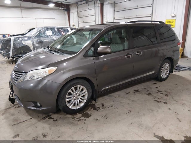 46289496 :رقم المزاد ، 5TDYK3DCXDS334073 vin ، 2013 Toyota Sienna Xle V6 8 Passenger مزاد بيع