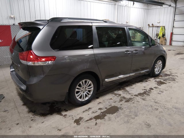 46289496 :رقم المزاد ، 5TDYK3DCXDS334073 vin ، 2013 Toyota Sienna Xle V6 8 Passenger مزاد بيع