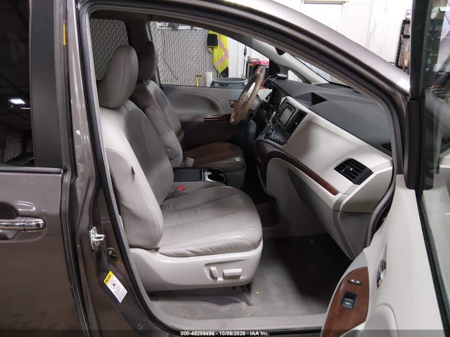 46289496 :رقم المزاد ، 5TDYK3DCXDS334073 vin ، 2013 Toyota Sienna Xle V6 8 Passenger مزاد بيع