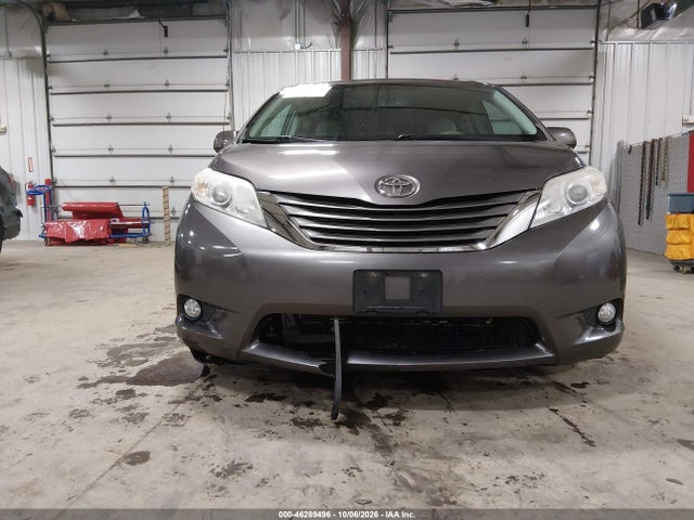 46289496 :رقم المزاد ، 5TDYK3DCXDS334073 vin ، 2013 Toyota Sienna Xle V6 8 Passenger مزاد بيع