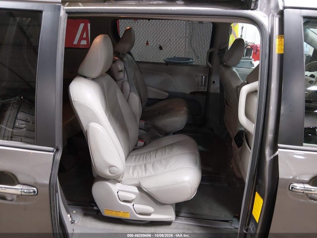 46289496 :رقم المزاد ، 5TDYK3DCXDS334073 vin ، 2013 Toyota Sienna Xle V6 8 Passenger مزاد بيع
