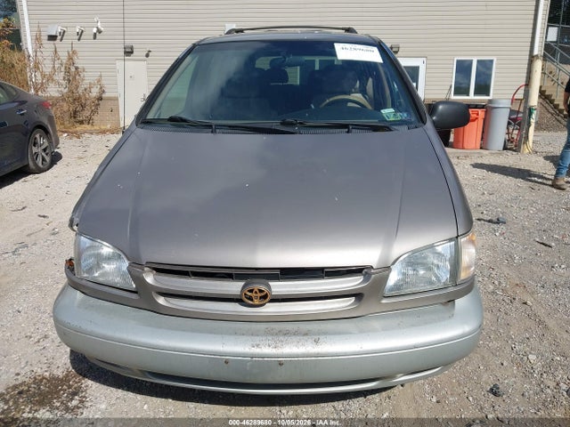 46289680 :رقم المزاد ، 4T3ZF13C2WU043308 vin ، 1998 Toyota Sienna Xle مزاد بيع