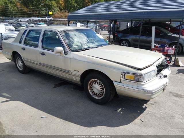 Aukcja sprzedaży 1997 Lincoln Town Car Signature, vin: 1LNLM82W5VY732999, numer aukcji: 46289836