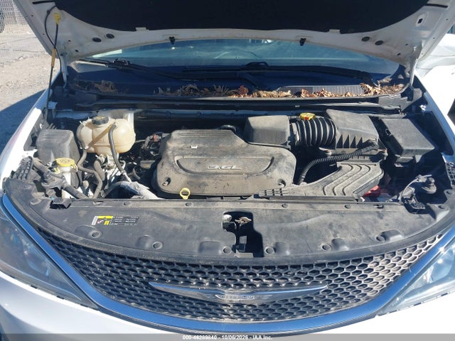 Продажа на аукционе авто 2017 Chrysler Pacifica Touring-l, vin: 2C4RC1BGXHR795851, номер лота: 46289840