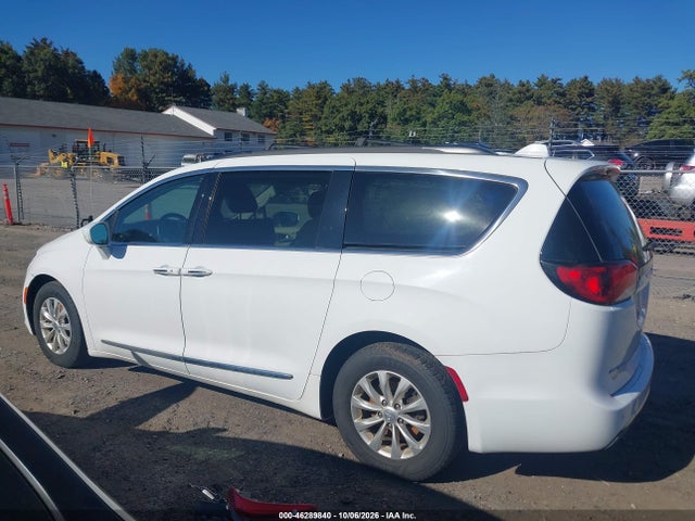 Продажа на аукционе авто 2017 Chrysler Pacifica Touring-l, vin: 2C4RC1BGXHR795851, номер лота: 46289840