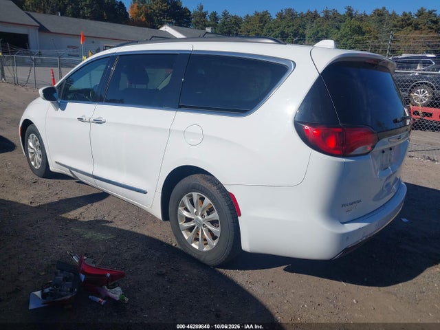 Продажа на аукционе авто 2017 Chrysler Pacifica Touring-l, vin: 2C4RC1BGXHR795851, номер лота: 46289840