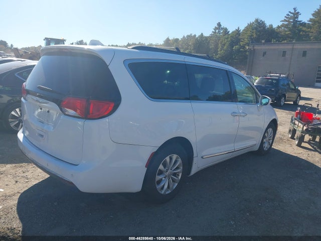 Продажа на аукционе авто 2017 Chrysler Pacifica Touring-l, vin: 2C4RC1BGXHR795851, номер лота: 46289840
