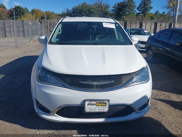 Продажа на аукционе авто 2017 Chrysler Pacifica Touring-l, vin: 2C4RC1BGXHR795851, номер лота: 46289840