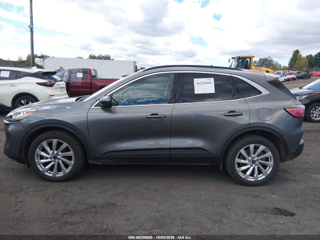 46289860 :رقم المزاد ، 1FMCU9J9XNUA27298 vin ، 2022 Ford Escape Titanium مزاد بيع