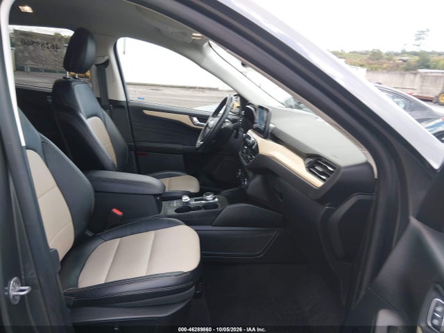 46289860 :رقم المزاد ، 1FMCU9J9XNUA27298 vin ، 2022 Ford Escape Titanium مزاد بيع