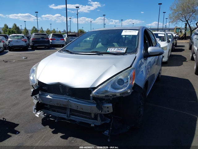 Toyota Prius C One 2015 JTDKDTB33F1583124 Image 13