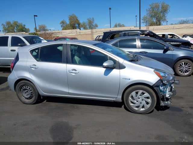 Toyota Prius C One 2015 JTDKDTB33F1583124 Image 14