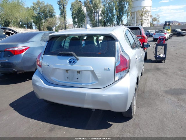 Toyota Prius C One 2015 JTDKDTB33F1583124 Image 17