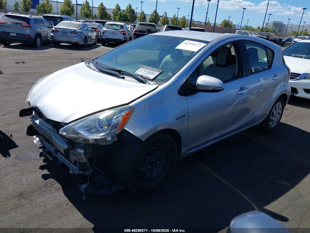 Toyota Prius C One 2015 JTDKDTB33F1583124 Image 2
