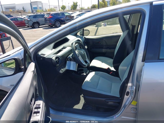 Toyota Prius C One 2015 JTDKDTB33F1583124 Image 5
