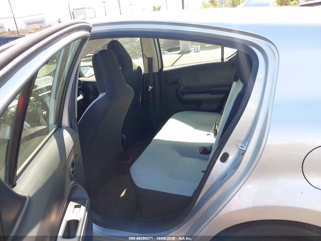 Toyota Prius C One 2015 JTDKDTB33F1583124 Image 8
