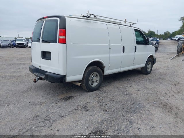 46290881 :رقم المزاد ، 1GCWGFBAXD1133105 vin ، 2013 Chevrolet Express 2500 Work Van مزاد بيع