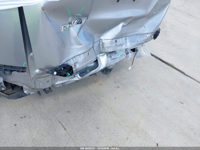 46292221 :رقم المزاد ، JTMWFREV4JJ158306 vin ، 2018 Toyota Rav4 Xle مزاد بيع