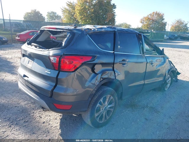 Ford ESCAPE SE 2019 1FMCU0GDXKUB44320 Image 4