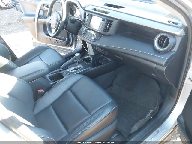 46292376 :رقم المزاد ، 2T3DFREV0HW565901 vin ، 2017 Toyota Rav4 Platinum مزاد بيع