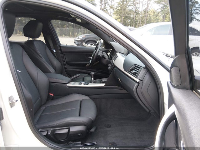 BMW 320i 2014 WBA3B1C56EF078594 Image 17