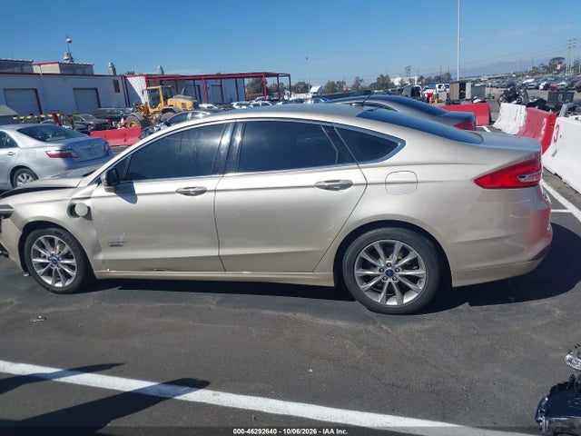 2018 Ford Fusion Energi Se Luxury მანქანა იყიდება აუქციონზე, vin: 3FA6P0PU6JR110895, აუქციონის ნომერი: 46292640