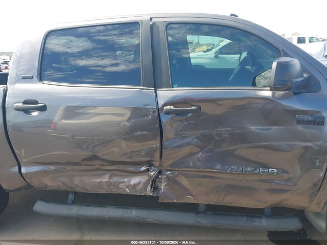 46293101 :رقم المزاد ، 5TFEY5F12JX231499 vin ، 2018 Toyota Tundra Sr5 5.7l V8 مزاد بيع