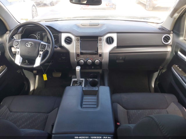 46293101 :رقم المزاد ، 5TFEY5F12JX231499 vin ، 2018 Toyota Tundra Sr5 5.7l V8 مزاد بيع
