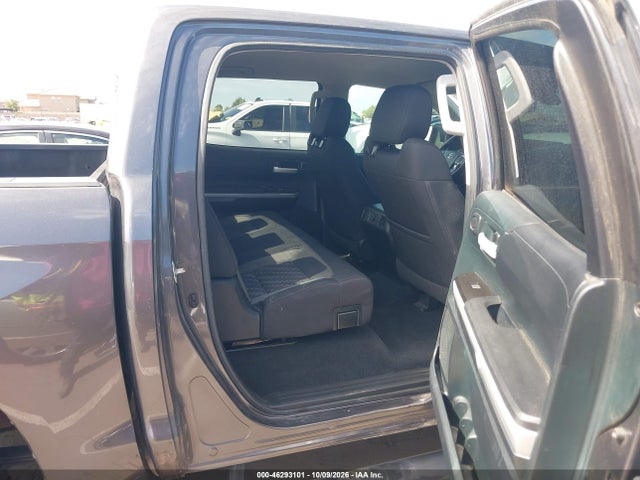 46293101 :رقم المزاد ، 5TFEY5F12JX231499 vin ، 2018 Toyota Tundra Sr5 5.7l V8 مزاد بيع