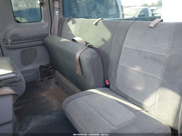 46293168 :رقم المزاد ، 1FTNX21SX2EA43277 vin ، 2002 Ford F-250 Lariat/xl/xlt مزاد بيع