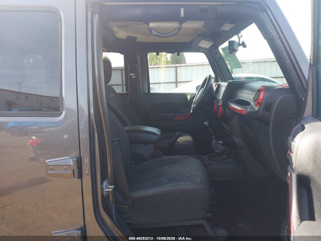 1C4BJWEG9GL198424 Jeep Wrangler Unlimited Sahara