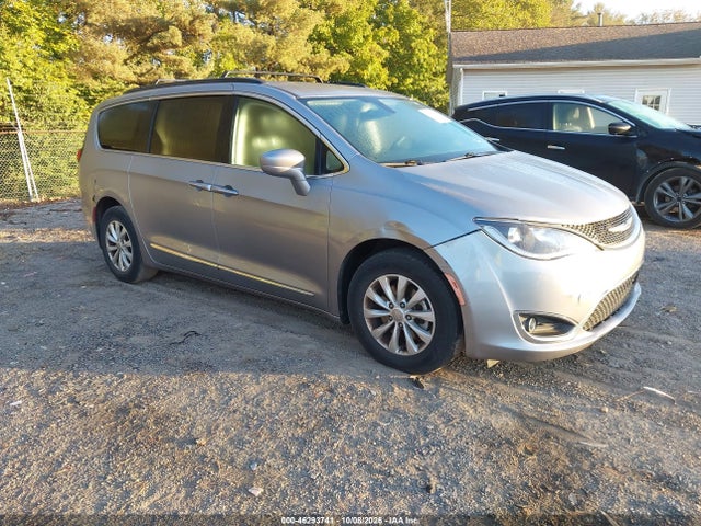 Продажа на аукционе авто 2017 Chrysler Pacifica Touring-l, vin: 2C4RC1BG3HR526994, номер лота: 46293741