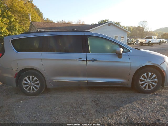 Продаж на аукціоні авто 2017 Chrysler Pacifica Touring-l, vin: 2C4RC1BG3HR526994, номер лоту: 46293741