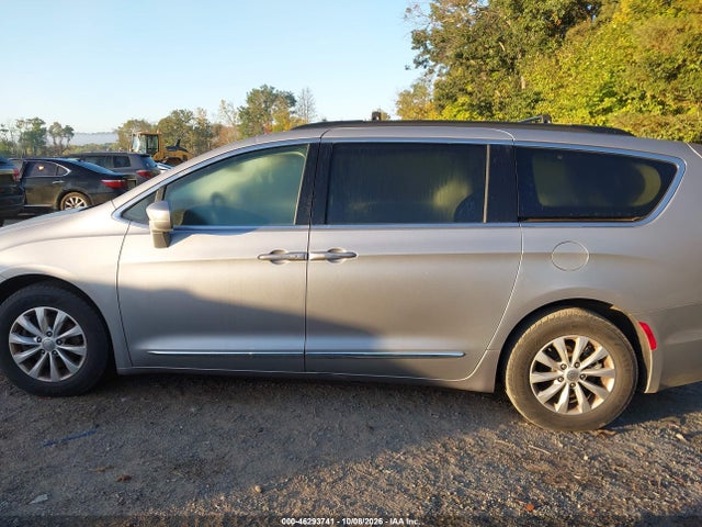 Продаж на аукціоні авто 2017 Chrysler Pacifica Touring-l, vin: 2C4RC1BG3HR526994, номер лоту: 46293741