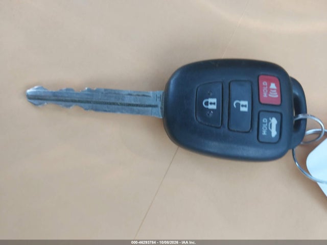 46293784 :رقم المزاد ، 5YFBURHE9GP565509 vin ، 2016 Toyota Corolla Le مزاد بيع