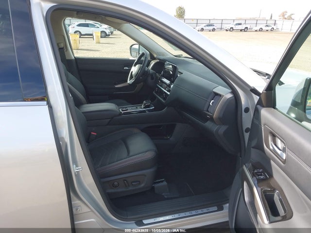 5N1DR3DJ2SC300681 Nissan Pathfinder Platinum 4wd