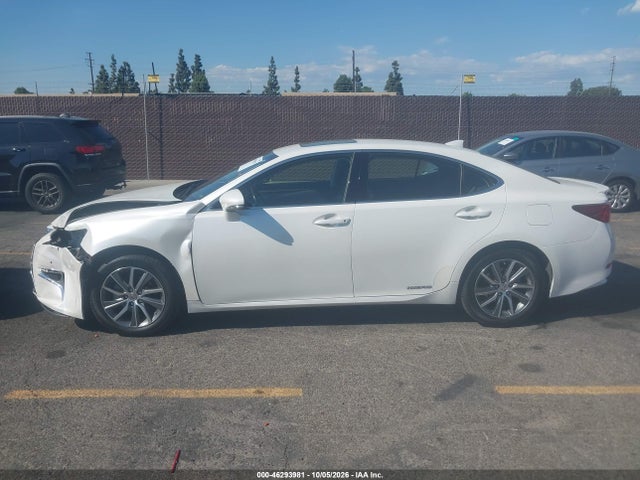 JTHBW1GG4G2104245 Lexus ES 300H