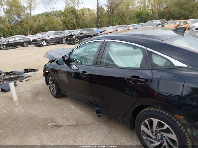 Продажа на аукционе авто 2018 Honda Civic Ex, vin: 19XFC2F77JE043924, номер лота: 46294269