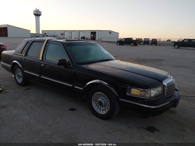 46294696 :رقم المزاد ، 1LNLM81W9TY670389 vin ، 1996 Lincoln Town Car Executive مزاد بيع