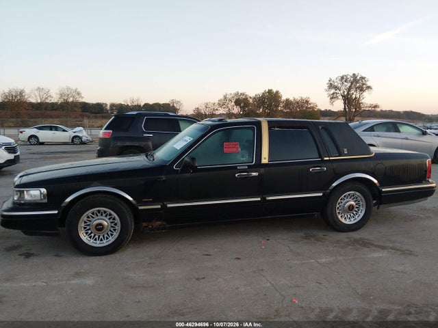 46294696 :رقم المزاد ، 1LNLM81W9TY670389 vin ، 1996 Lincoln Town Car Executive مزاد بيع