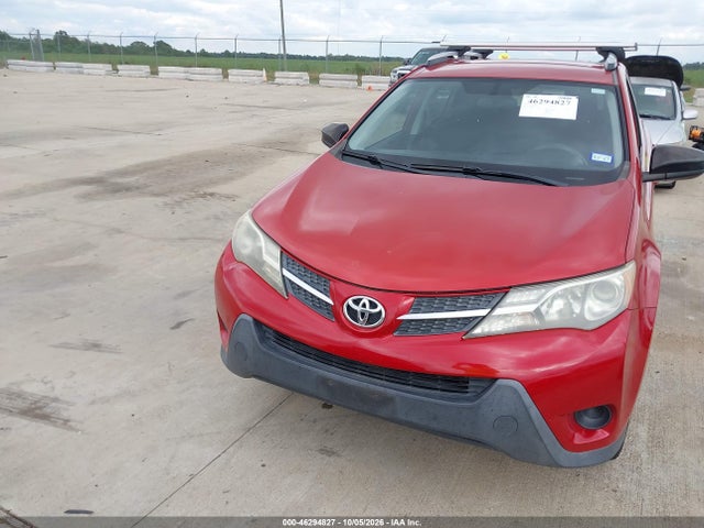 Toyota RAV4 LE 2015 JTMZFREV1FJ055557 Image 11