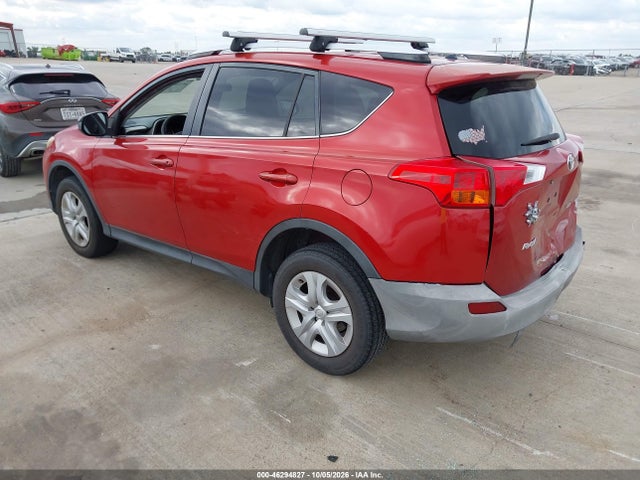 Toyota RAV4 LE 2015 JTMZFREV1FJ055557 Image 2