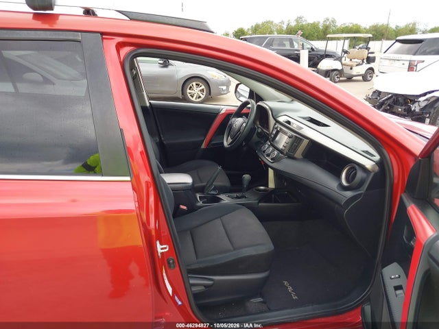 Toyota RAV4 LE 2015 JTMZFREV1FJ055557 Image 4