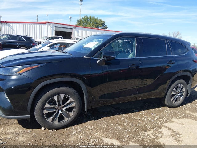 46294855 :رقم المزاد ، 5TDHZRBH2NS162751 vin ، 2022 Toyota Highlander Xle مزاد بيع