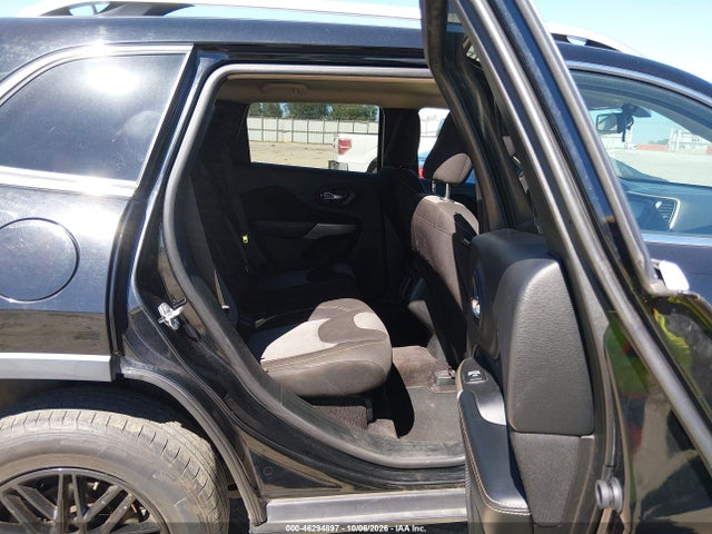 46294897 :رقم المزاد ، 1C4PJLCB2JD519085 vin ، 2018 Jeep Cherokee Latitude Fwd مزاد بيع