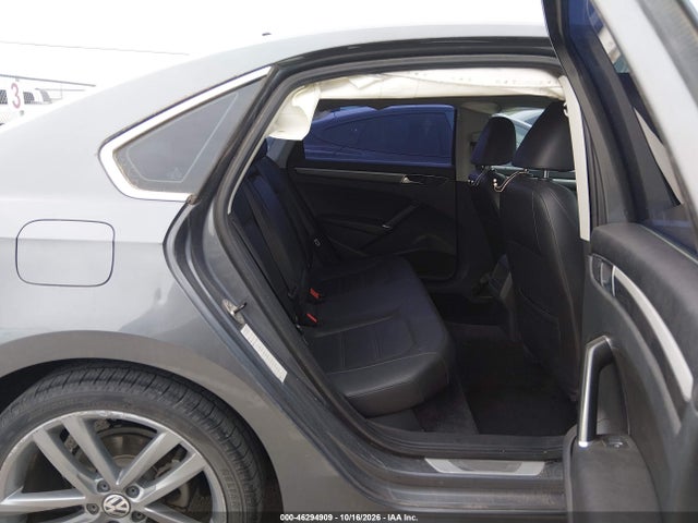 2017 Volkswagen Passat 1.8t R-line მანქანა იყიდება აუქციონზე, vin: 1VWDT7A39HC010995, აუქციონის ნომერი: 46294909